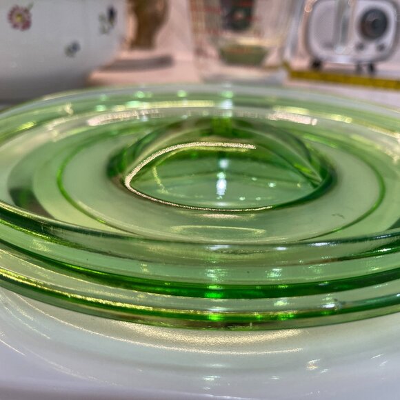 Museum-Quality Uranium Glass Refrigerator Bowl w Star lid, Vtg. Radiance Capsule - Picture 6 of 16